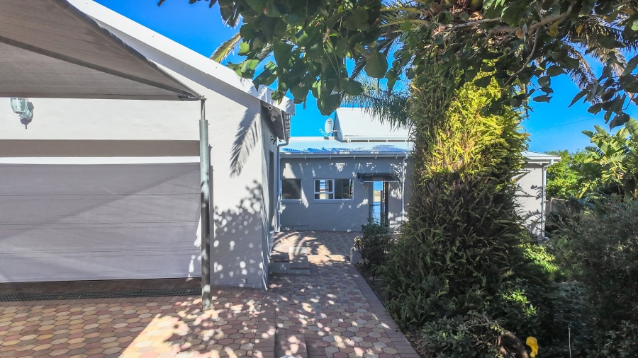 To Let 3 Bedroom Property for Rent in Dana Bay Western Cape